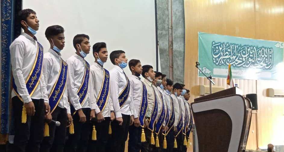 اجراي سرود اعضاي کانون فرهنگي هنري سقاي حسين(ع) در حضور رئيس‌جمهور