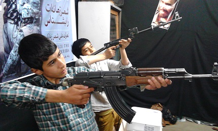 برگزاری آموزش نظامی و کار با اسلحه در کانون «الزهرا (س)»
