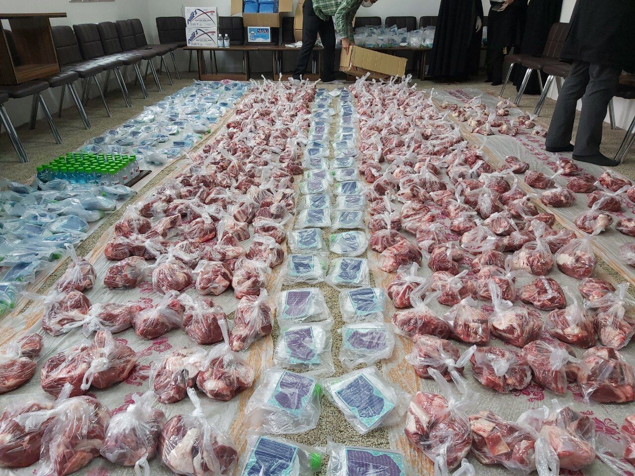 توزیع ۱۲۰۰ بسته گوشت قربانی توسط توسط ۲۰ کانون فرهنگی بین نیازمندان