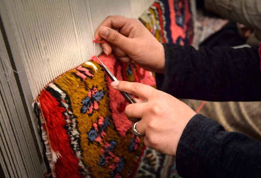 هنر قالیبافی بازوی توسعه کارآفرینی برای بچه‌های مسجد در استان اردبیل می‌شود