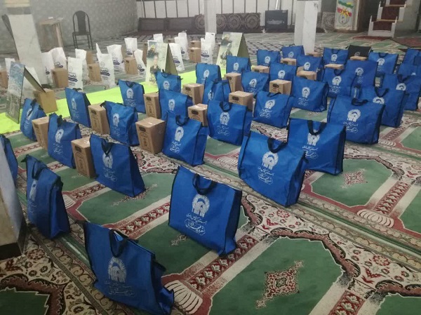 ۱۵۰ بسته معیشتی به همت بچه های مسجد امام حسین(ع) کوی فرهنگ زنجان توزیع شد