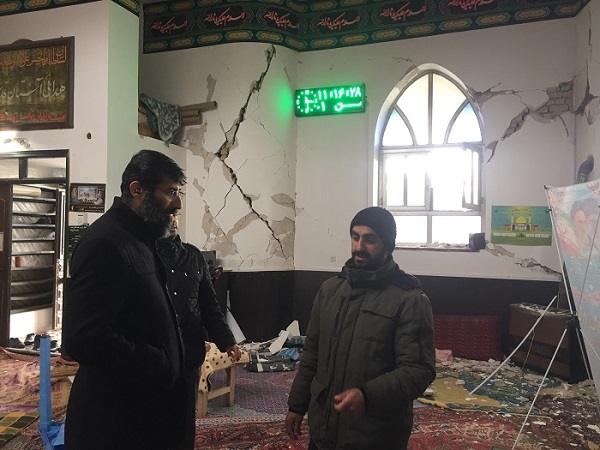 کانون‌های مساجد اقلام فرهنگی برای کودکان زلزله‌زده در روستای «وار» شهرستان خوی فراهم می‌کنند
