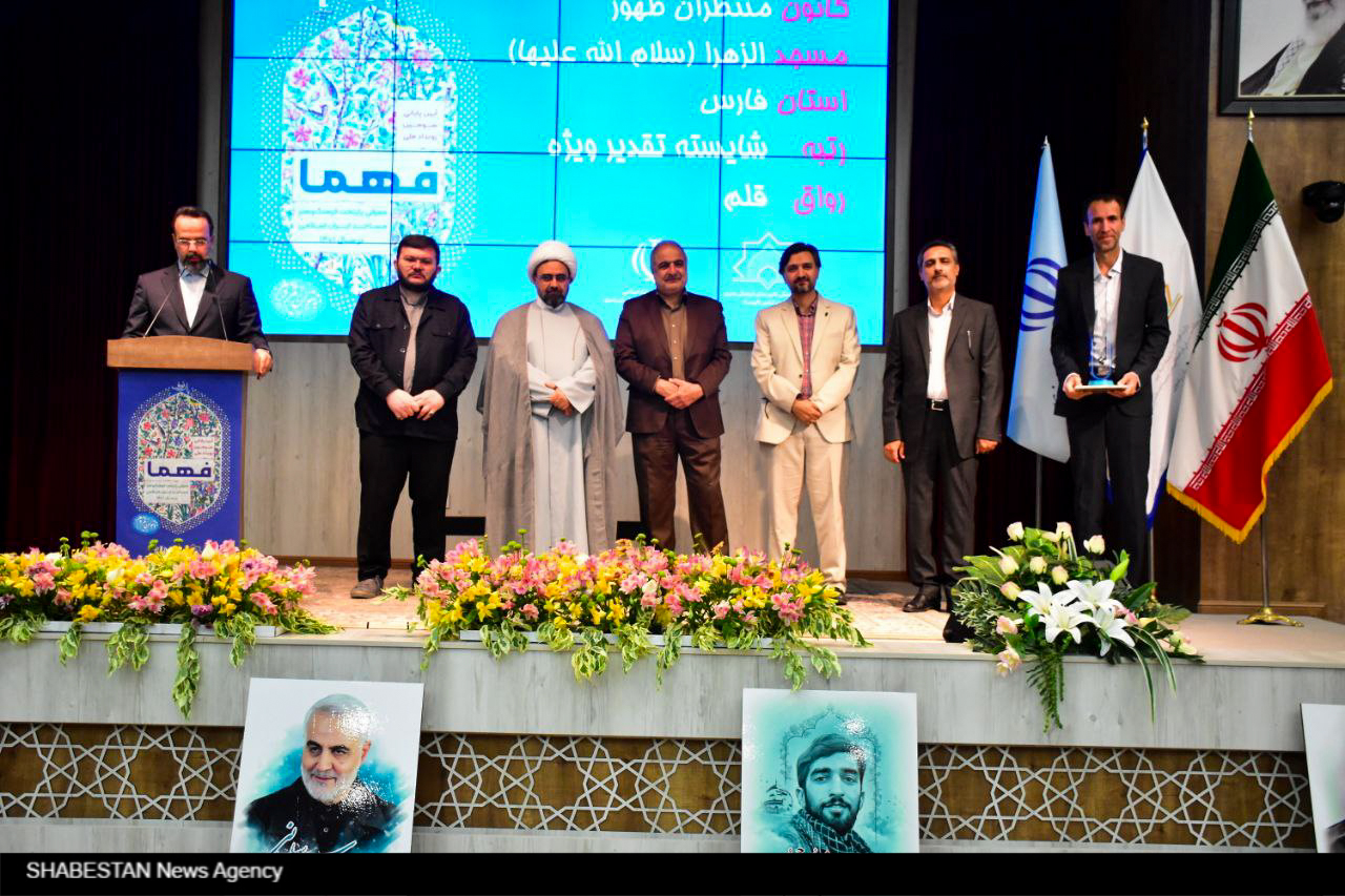تجلیل و قدردانی از مدیر کانون «منتظران ظهور» کازرون توسط وزیر فرهنگ و ارشاد اسلامی