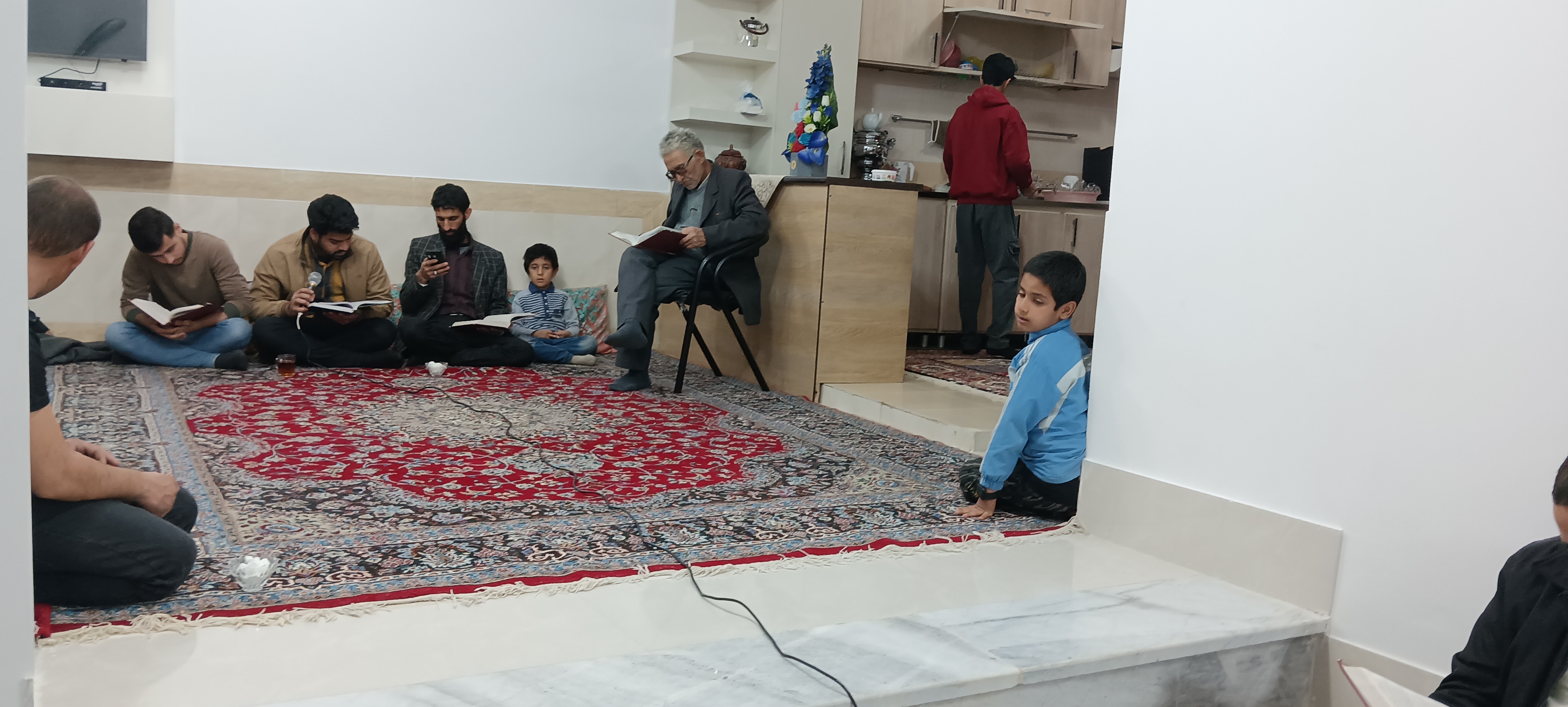 نشست فرهنگی و روشنگری بچه های مسجد در منزل مدیرکانون