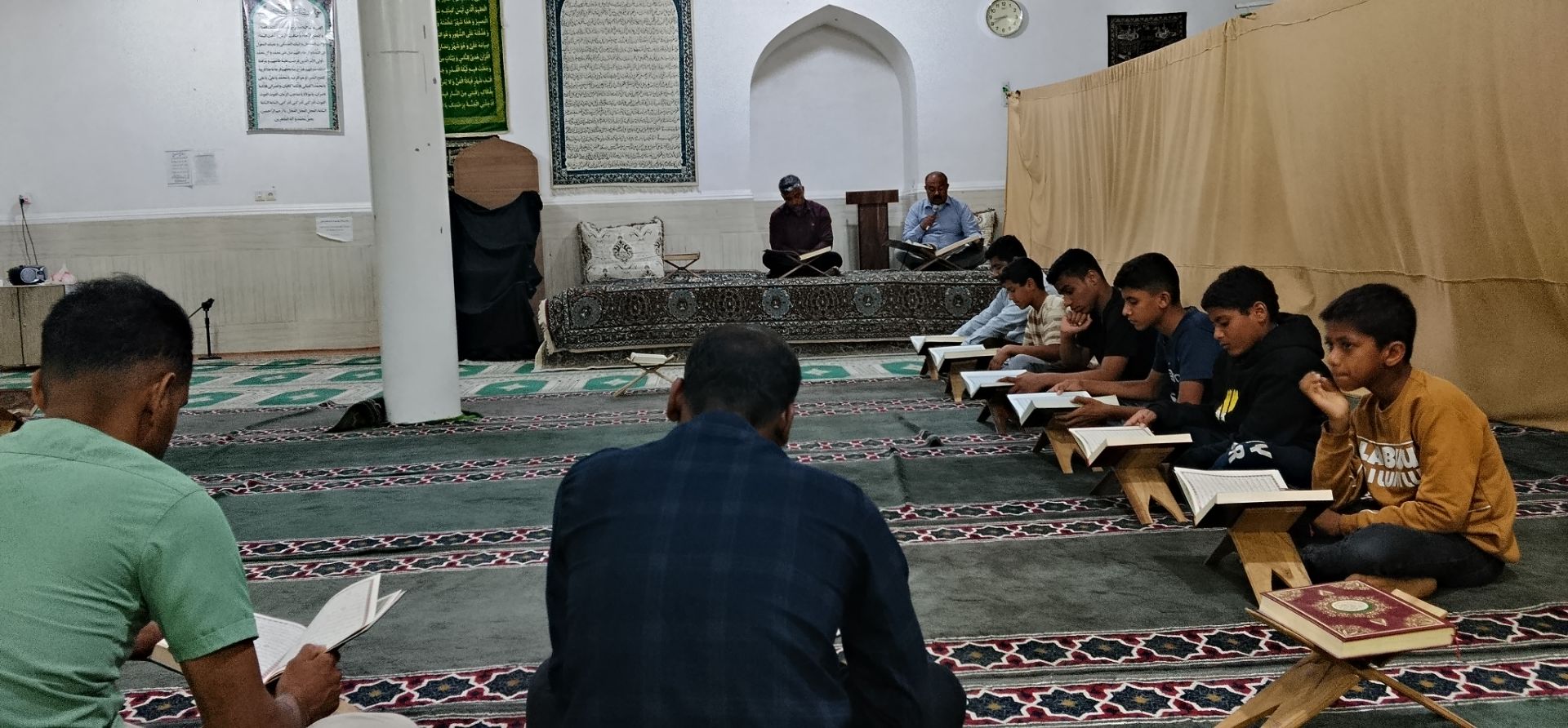 ختم روزانه یک حزء از قرآن کریم توسط برادران