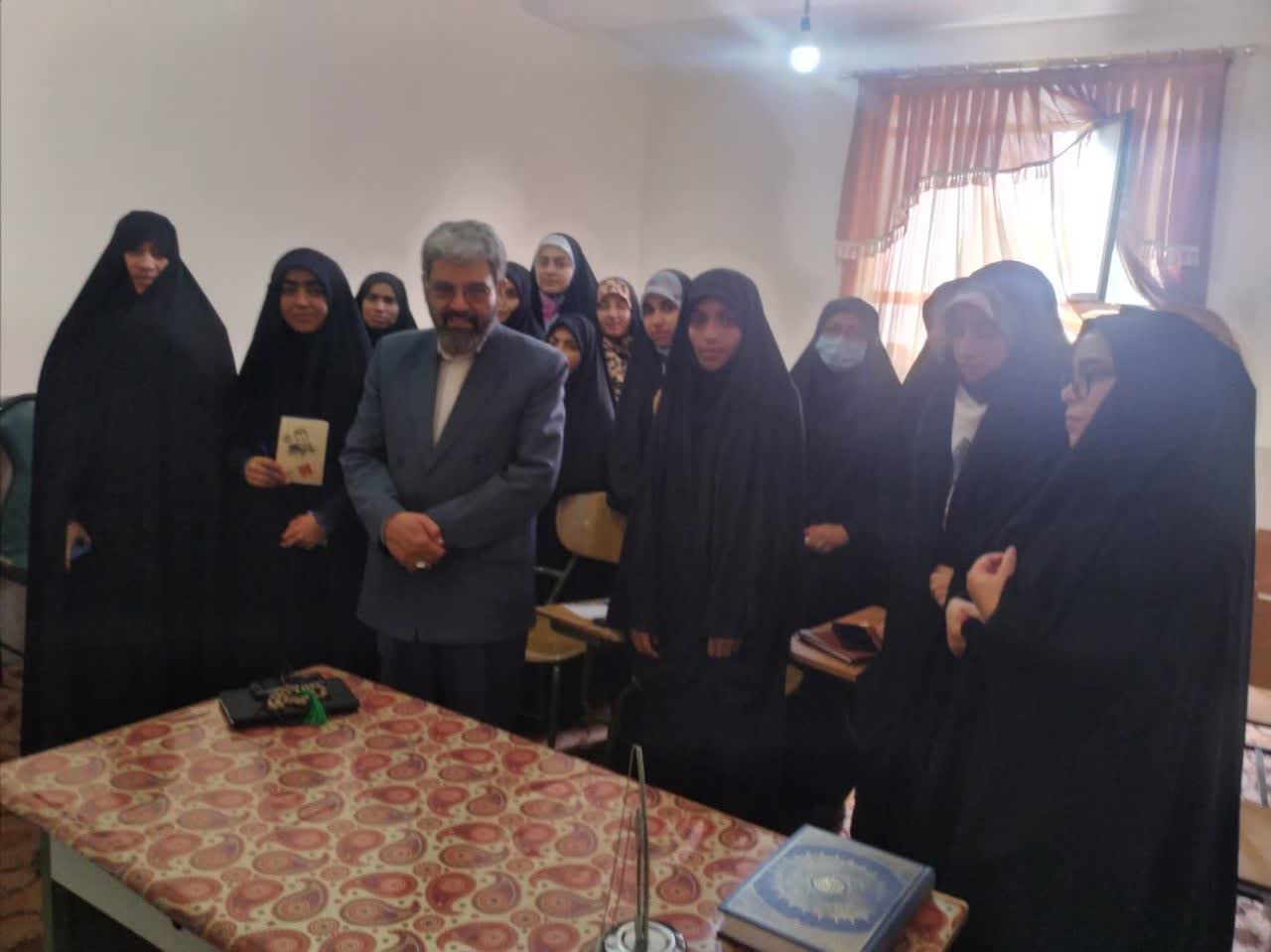 دیدار خواهران طلاب عضو کانون حضرت رقیه (س) با دبیر تربیتی آموزشی مرکز مدیریت استان قم