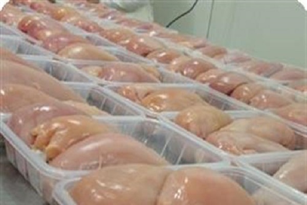 توزیع گوشت مرغ بین نیازمندان در راستای رزمایش مواسات و همدلی