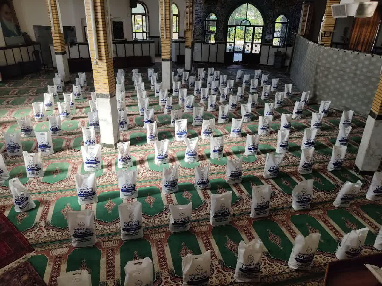 تهیه و توزیع ۱۳۰ بسته معیشتی در مسجد امام حسین(ع) کوی فرهنگ زنجان