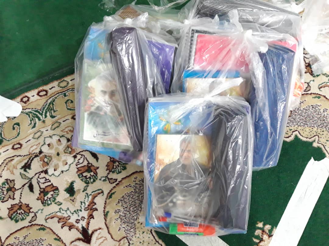 اهداء ۳۰ بسته لوازم التحریر به دانش آموزان کم برخوردار سهم کانون شهید هاشمی نژاد بهشهر