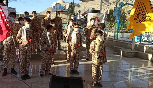 اجرای برنامه گروه ۳۰۰ نفره بچه‌های مسجد در جوار مزار حاج قاسم