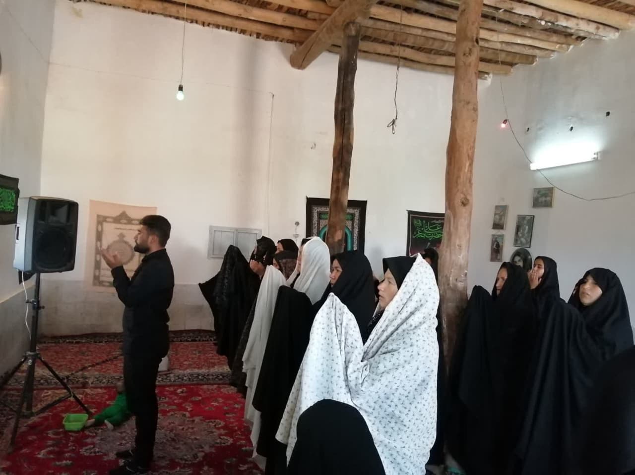نماز ظهر عاشورا در روستای گسک به همت خواهران قرآنی
