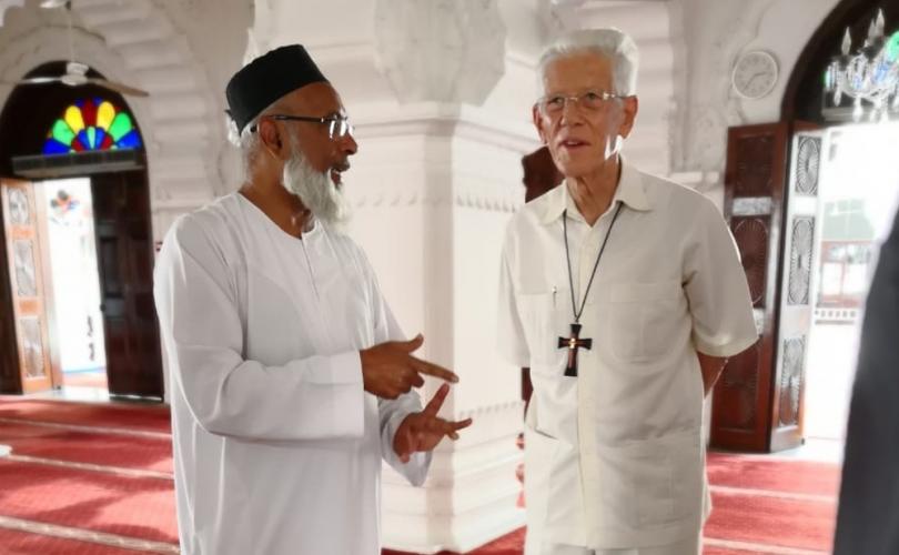 اعطای دو هدیه از جانب رهبر کاتولیک‌های جهان به مسجد «جمعه» در موریس