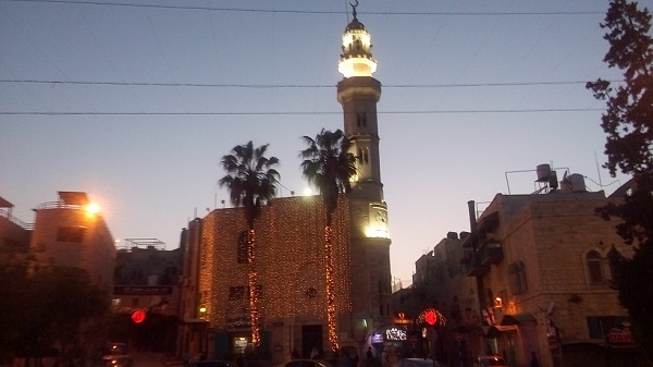 تزیین مسجد «عمر بن خطاب» بیت لحم در آستانه ماه رمضان