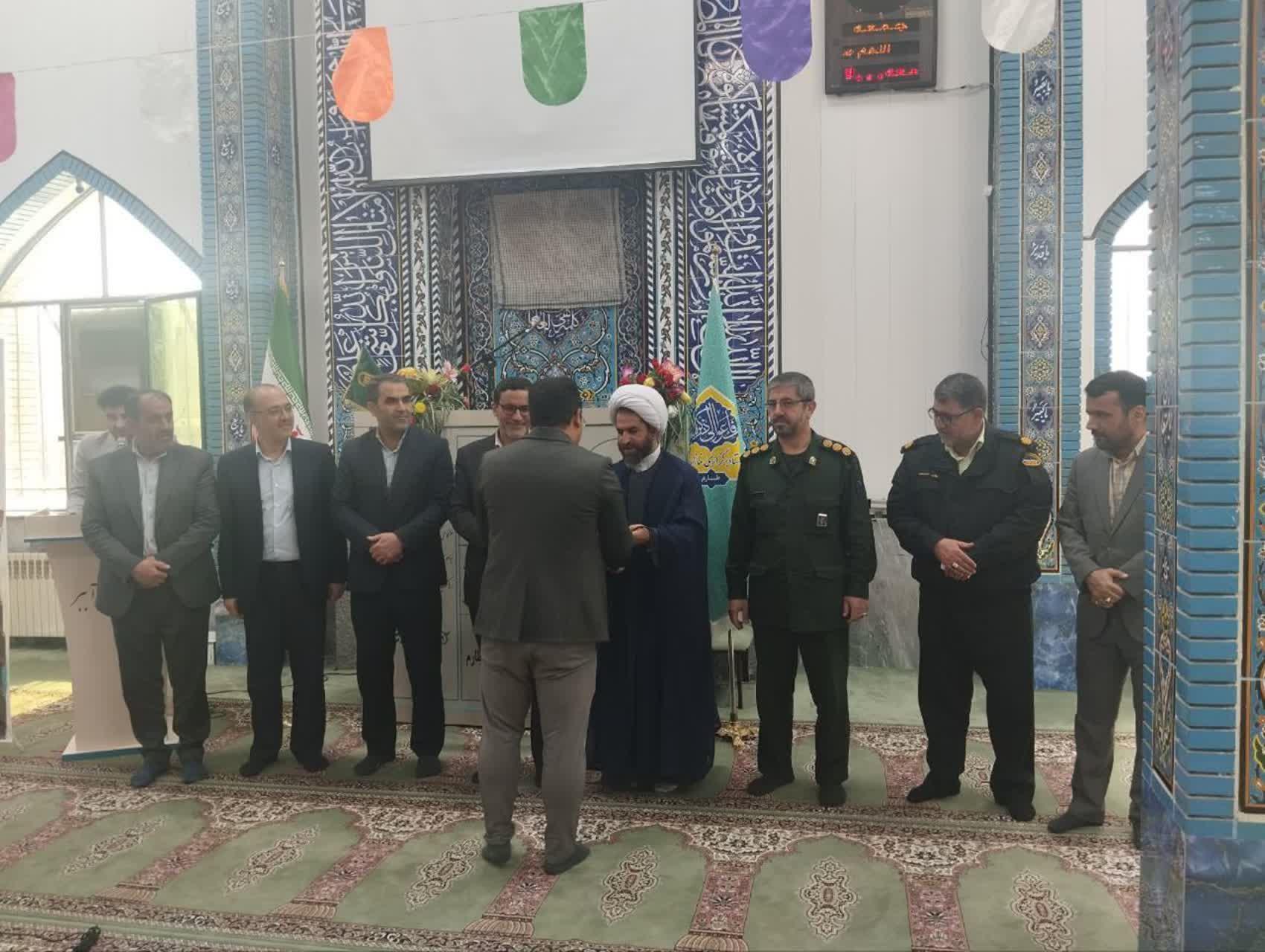سه تن از مديران مسئول کانون هاي فرهنگي هنري مساجد شهرستان طارم تجليل شدند
