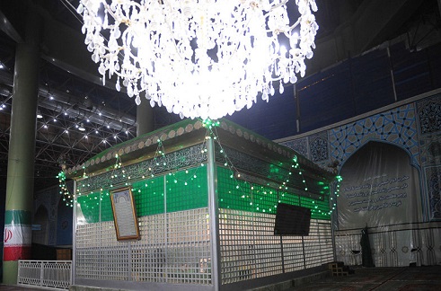 امام جماعت مسجد احمدیه در جوار امام راحل آرام می‌گیرد