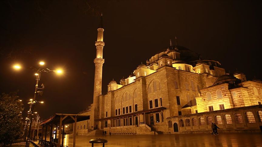 پخش دعا برای رفع بلای کرونا از مساجد ترکیه