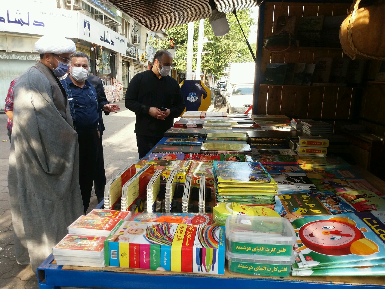 «کلبه کتاب» مسجد طالقانی رشت افتتاح شد