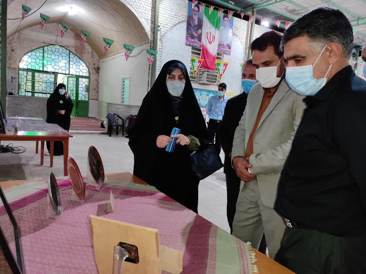 نمایشگاه آثار تجسمی بچه های مسجد در جیرفت افتتاح شد 