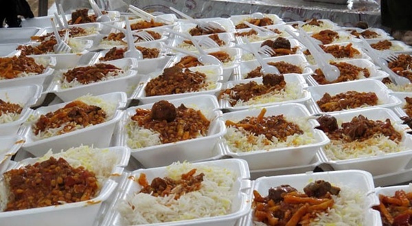 توزیع یک هزار پرس غذای گرم بین نیازمندان توسط کانون «شهید سپهبد حاج قاسم سلیمانی» شیراز