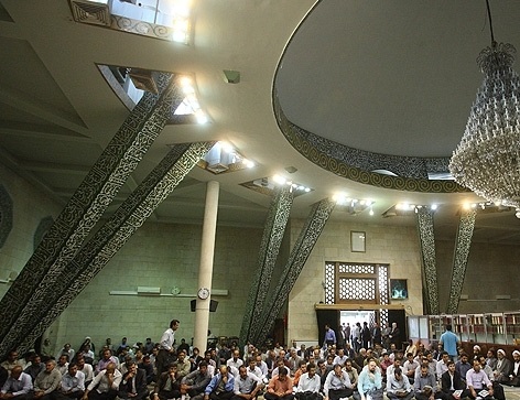 برگزاری جلسات هفتگی در مسجد دانشگاه تهران با حضور منبری‌های مشهور
