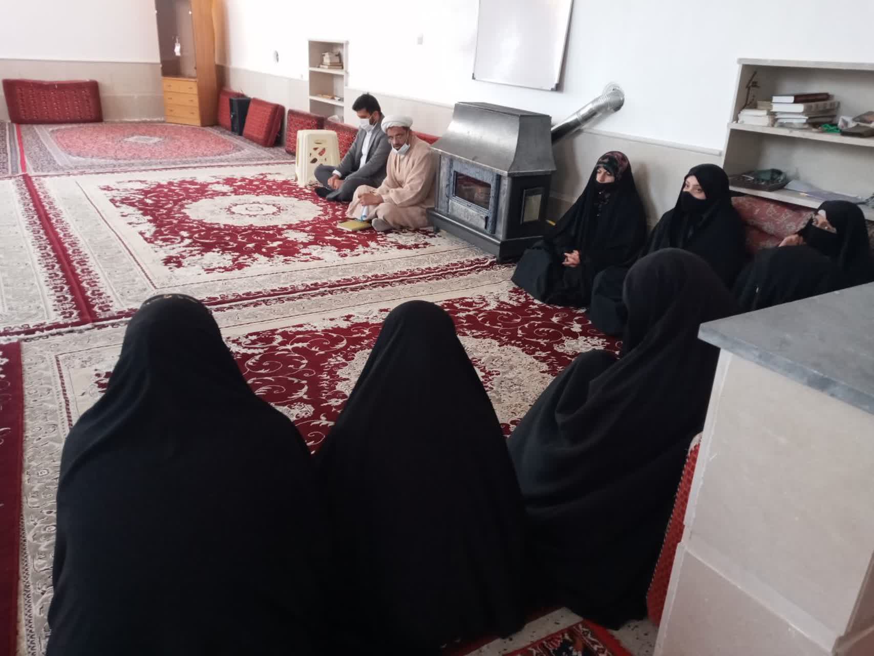 جلسه با مداحان خانم اعضای کانون ویژه شهادت حضرت زهرا در مسجد برگذار شد