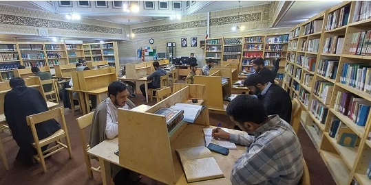 اهدای کتاب به کتابخانه مسجد جامع ابوذر به مناسبت ششم تیرماه
