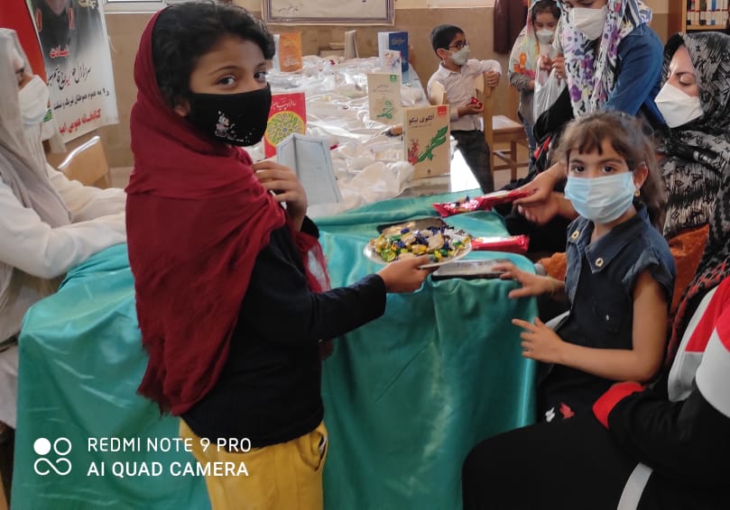 برپایی ایستگاه صلواتی و نمایشگاه کتاب توسط بچه های مسجد