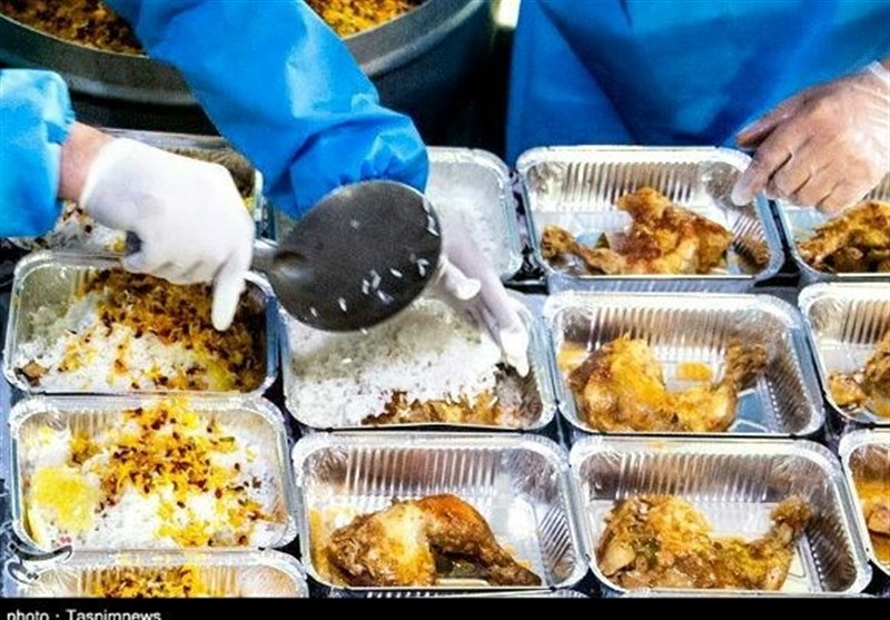 پخت یک هزار پرس غذا برای نیازمندان در ایام پایانی ماه صفر به همت اعضای کانون «شهدای هسته ای» زنجان