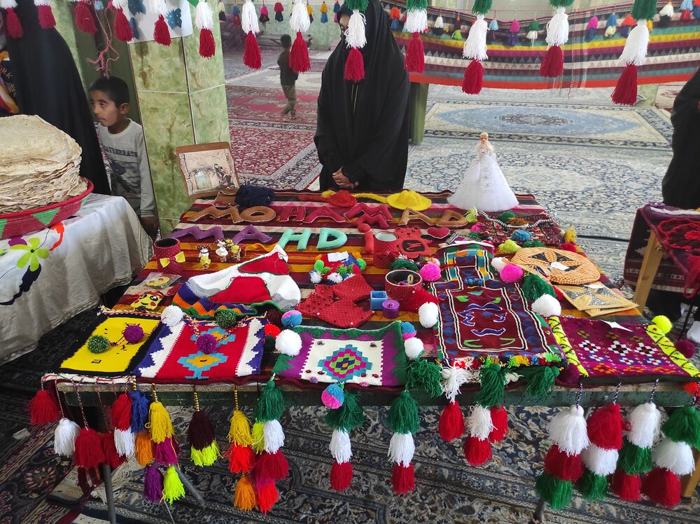 نمایشگاه صنایع دستی و گردشگری در مسجد فاطمة الزهرا (س) یاسوج افتتاح شد + عکس