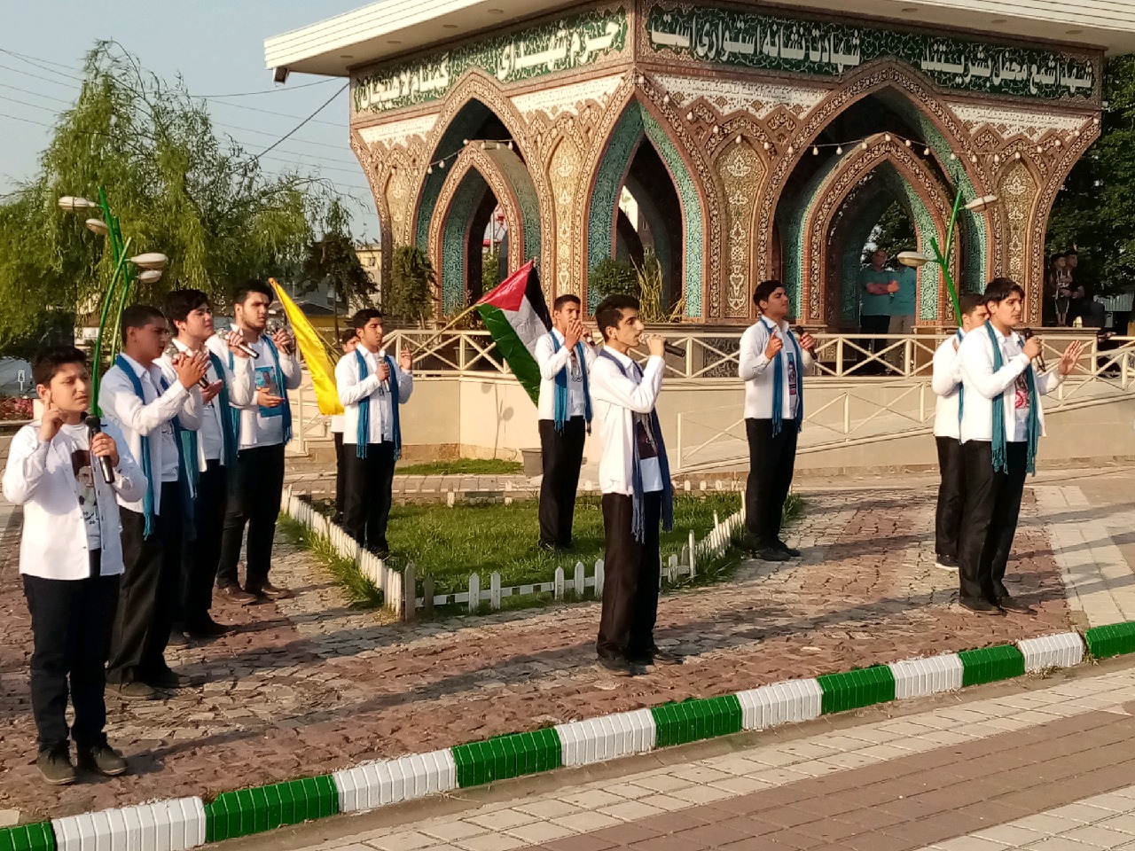 اجرای خيابانی گروه سرود کانون جوادالائمه (ع) در شهرستان‌های شرق گیلان