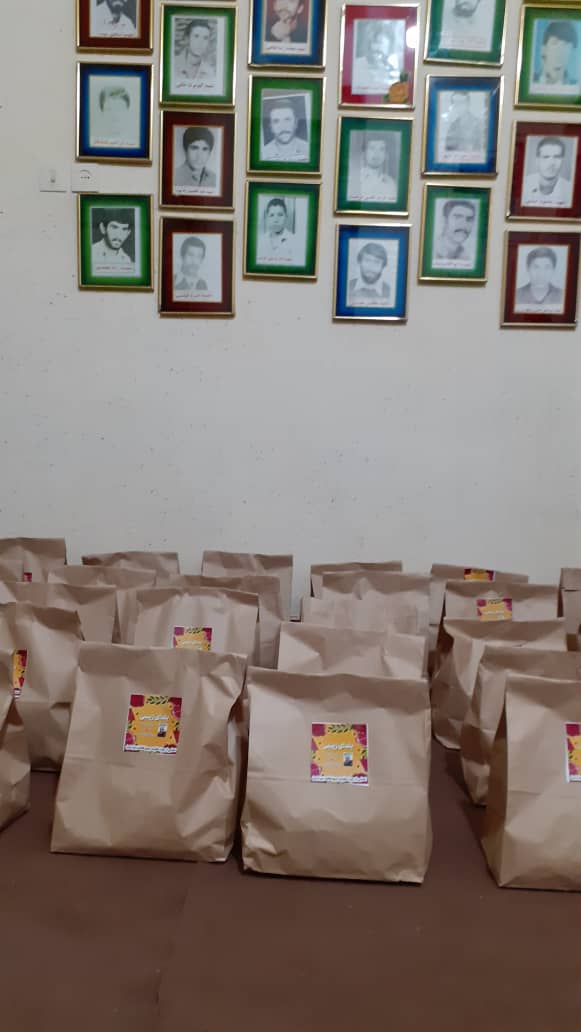شیرینی شب یلدا با توزیع ۳۰ بسته معیشتی در بین نیازمندان