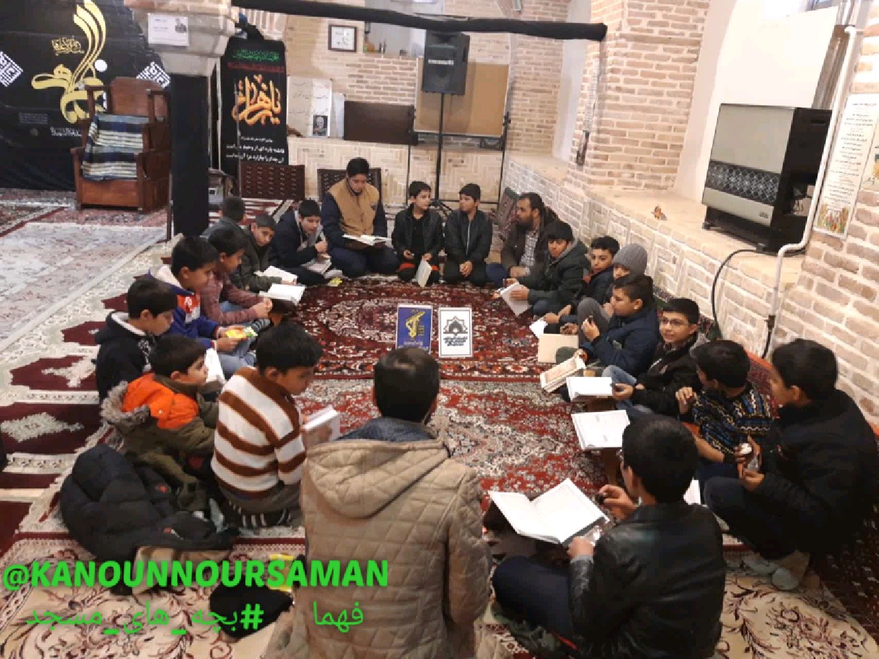 کلاس آموزش قرآن ویژه نوجوانان در مسجد جامع شهر سامان