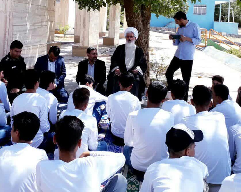 مسجد و مدرسه، سنگر نوجوانان برای ساختن آینده روشن ایران اسلامی است