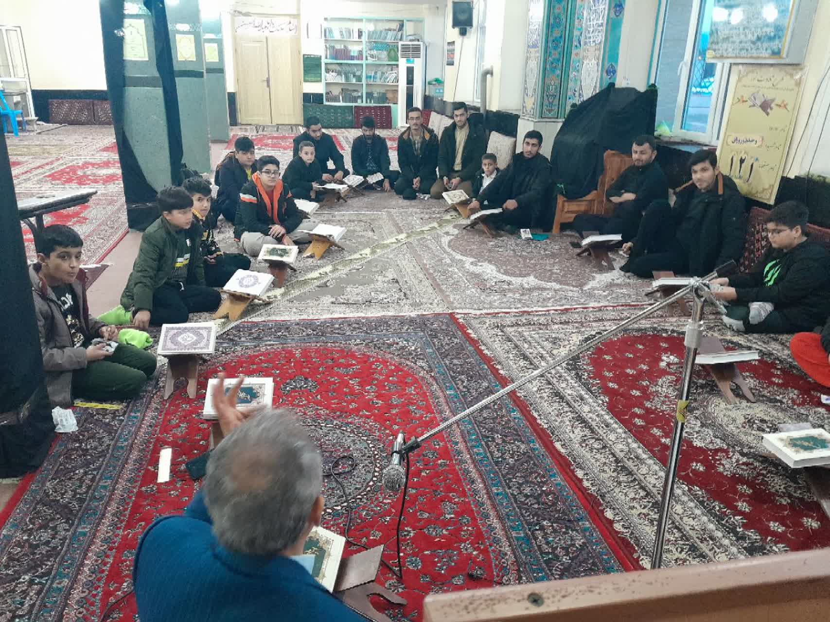 کلاس قرآنی و بصیرتی در مسجد جامع اباتر برگزار شد
