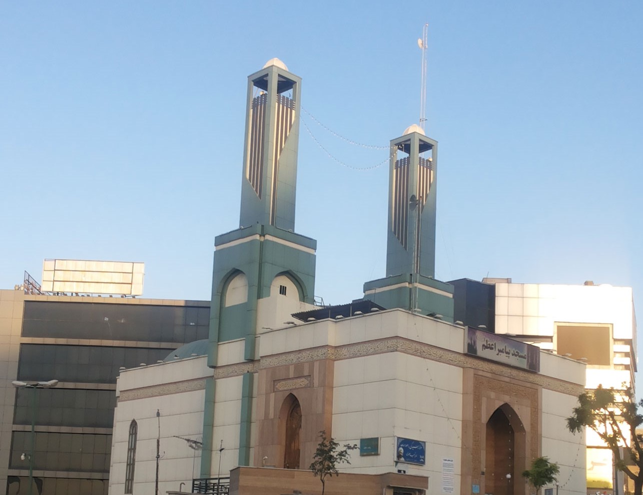 مسجدی منحصربفرد در شمال‌غرب تهران که حامی محرومان است