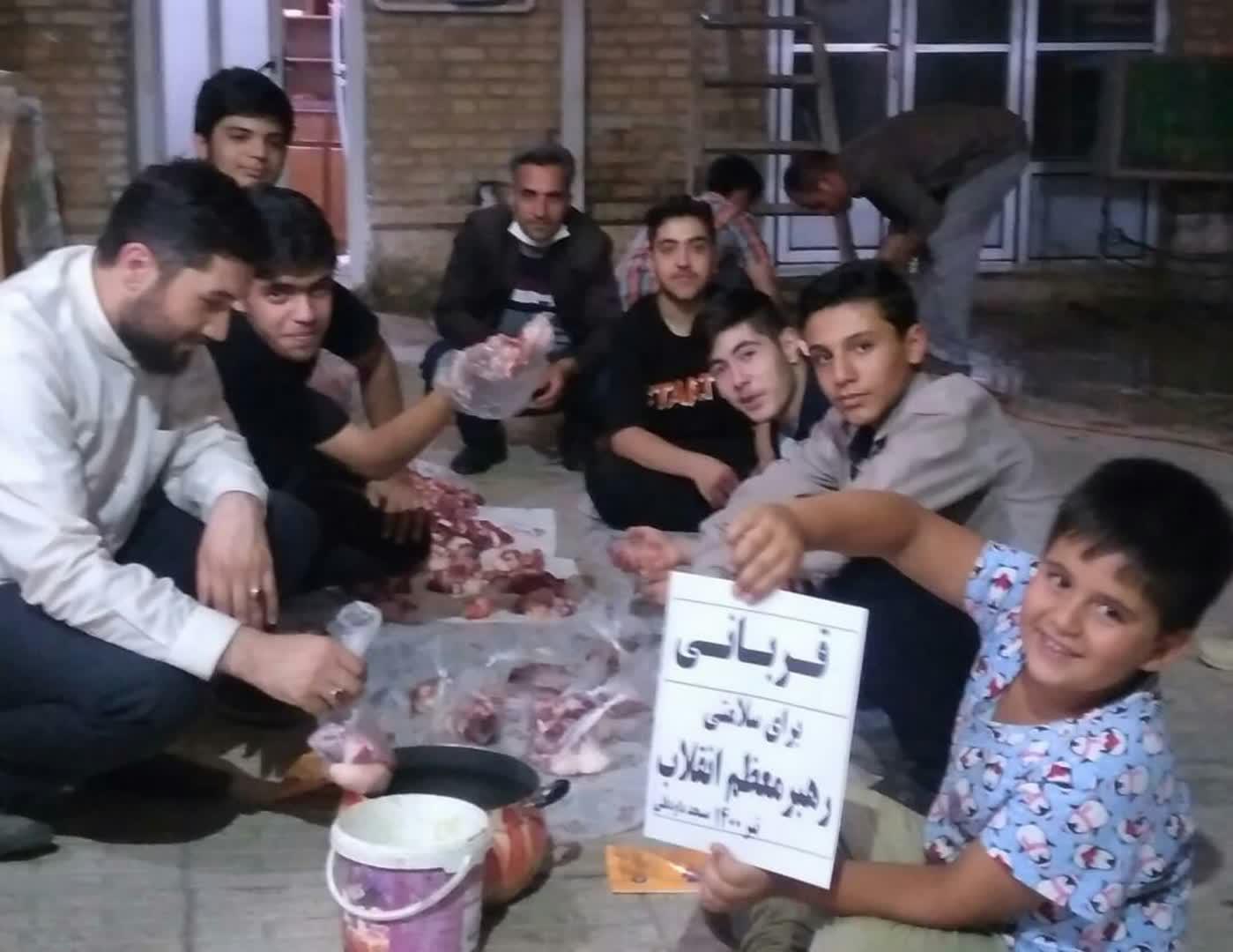 ذبح قربانی به شکرانه سلامتی رهبر معظم انقلاب در مسجد داودقلی زنجان