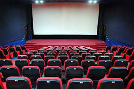 اکران خانوادگی فیلم ویژه بچه های کانون «الزهرا (س)» در سینما جهرم