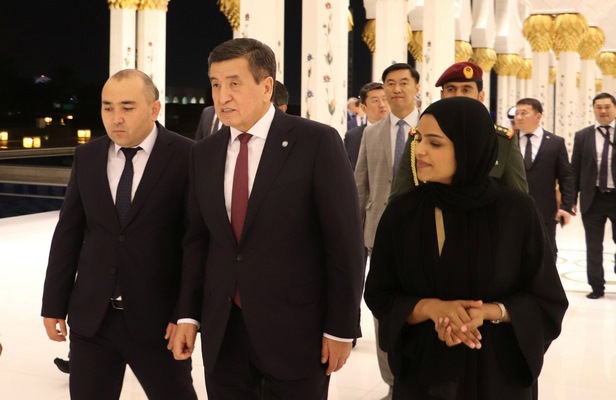 بازدید رئیس جمهوری قرقیزستان از مسجد جامع «شیخ زاید»
