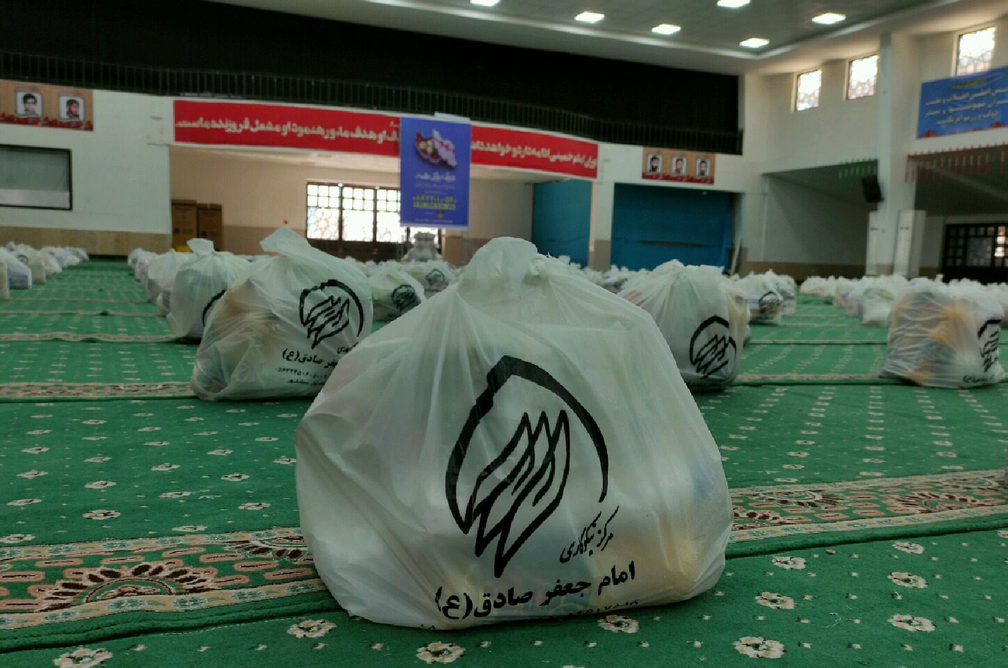 ۴۰۰ بسته مواد غذایی به همت کانون «آیین» میان نیازمندان شهرستان خنج توزیع می شود