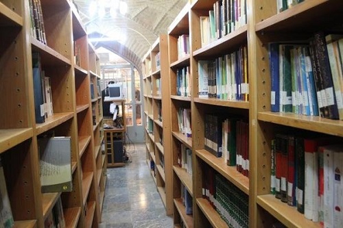 برنامه «خانه کتاب ۱» به همت کانون فرهنگی هنری «آرمانشهر مهدوی» شیراز برپا شده است